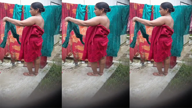 Village Bhabi Changing After Bathing