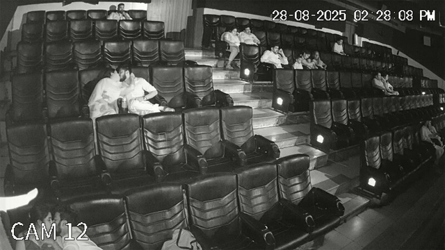 Chennai South Cinema Hall Blowjob Porn Video