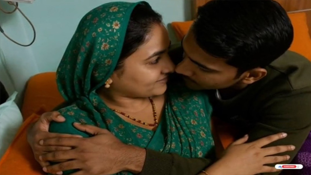 Desi Hot Aunty Bed – Romanse Kiss Viral Mms Watch