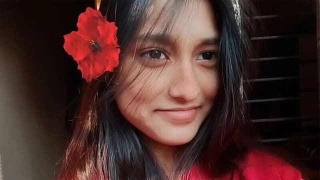 Cute Slim Girl Boobs & Fingers Wet Juicy Pussy